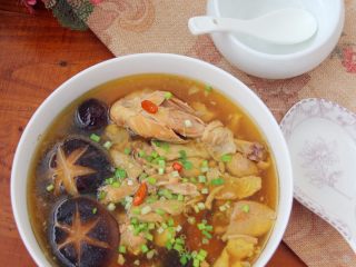 7、香菇炖鸡,13、味道鲜的不要不要的。