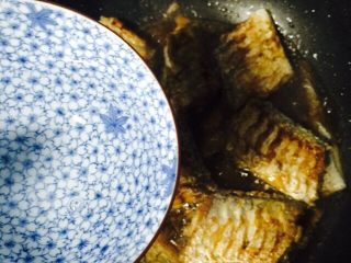 14、#年年有余#红烧带鱼,一小碗热水