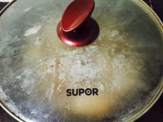 16、#年年有余#红烧带鱼,盖上锅盖中火烧五分钟