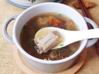 16、松茸花菇枸杞排骨汤,看看照片都会咽口水,有没有?????赶紧趁热喝起来