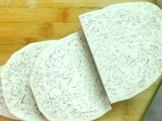 4、芋头酥,切成厚片