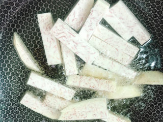 7、芋头酥,放入一半芋头