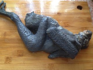 4、党参虫草乌鸡汤,乌鸡半只清洗干净