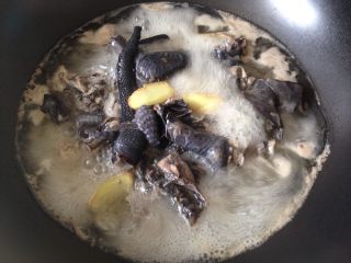 9、党参虫草乌鸡汤,等到煮开后一会儿捞出