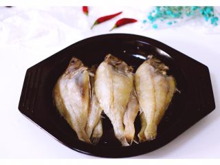 2、#咸味#酥炸片口鱼,这是片口鱼