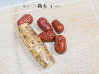 1、辅食6M+&8M+ 山药红枣米糊,1、	红枣、山药洗净备用