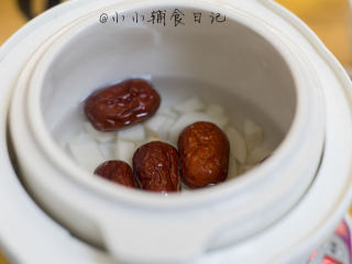 4、辅食6M+&8M+ 山药红枣米糊,4、	大米洗净倒入水一起放在炖锅里按炖粥键，这个是八倍粥