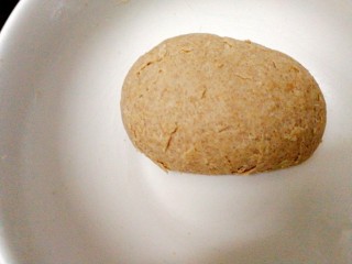 6、吃掉一朵花+黑麦粉--枣花馒头,用手揉光滑