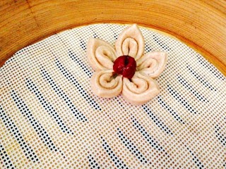 22、吃掉一朵花+黑麦粉--枣花馒头,这样一朵漂亮的小朵就完成了