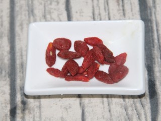 5、南瓜银耳红枣羹,枸杞适量