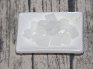 6、南瓜银耳红枣羹,冰糖适量