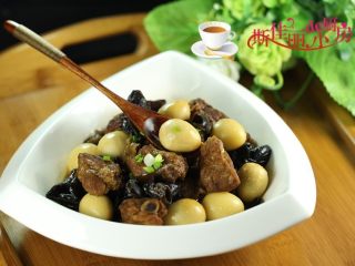 14、木耳鹌鹑蛋烧排骨,端上桌了。