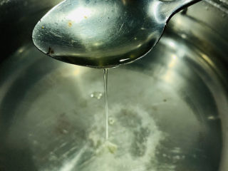 9、蒜蓉空心菜,加少许油