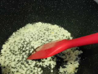 13、蒜蓉空心菜,大火热油，翻炒均匀