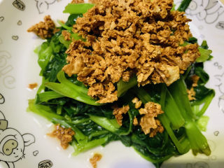 18、蒜蓉空心菜,浇上蒜蓉