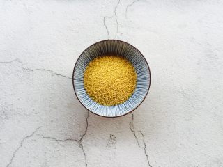 1、红枣桂圆小米粥,小米