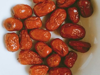 3、南瓜盅,红枣洗净