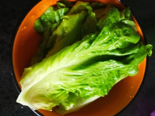 9、麻辣卤汤牛肉面,生菜洗净～