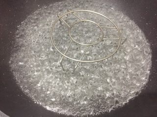 14、豉汁南瓜蒸排骨,锅里大火烧开水