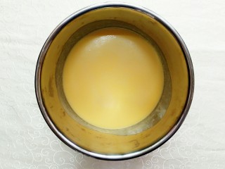 12、榴芒千层蛋糕,这就是过筛后的面糊了，非常的细滑！