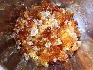 4、养颜羹,泡发好的桃胶去除干净杂质