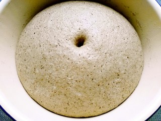 7、红茶花朵面包,面已发好