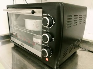 16、红茶花朵面包,烤箱遇热165度，上下火烤30分钟