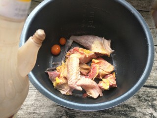 5、＃秋季温补祛风，防感冒＃老母鸡汤面条篇,滴几滴醋