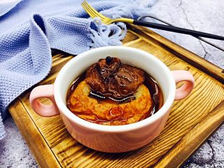 8、小寒节气 润肺止咳来只烤梨,把整只梨放在小碗里时，揭开梨“盖”，梨汁“咕嘟咕嘟”冒着小泡泡，极有诱惑了。