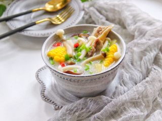 16、筒骨菌菇汤,成品