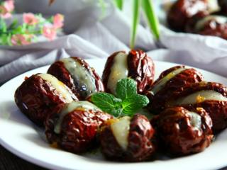 7、团团圆圆――桂香糯米枣,出锅，浇上一点桂花蜜即可食用