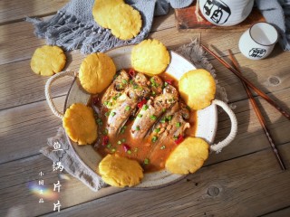 18、鱼锅片片,饭店里一般是连锅一起端上桌食用。自己家里，就盛出来了。