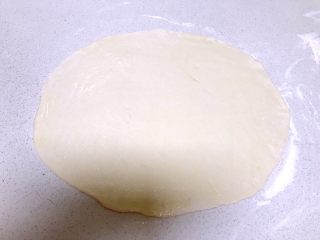 14、火腿发面饼,刷上一层花生油