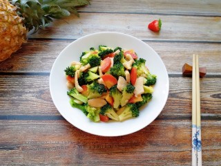 14、西兰花红萝卜烩鸡肉,蔬菜爽口。