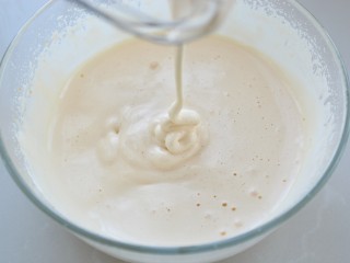 6、红薯松饼,打至提起打蛋器滴落的蛋液不容易消失为止