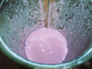 4、紫薯浓汤,用搅拌机打碎