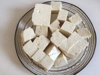 1、鸭血烧豆腐,大豆腐切块