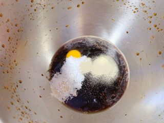 7、红糖发糕,加入酵母