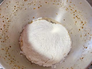 8、红糖发糕,再加入面粉