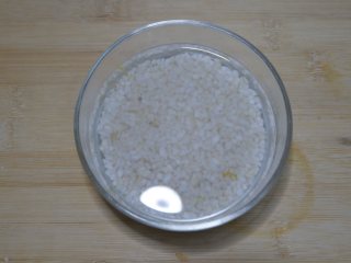 9、「2+1」款冬季暖胃养生米糊, 白玉米渣洗净，浸泡2个小时以上