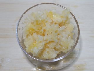 10、「2+1」款冬季暖胃养生米糊,银耳泡发好摘成小朵