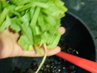 11、菠菜木耳炒鸡蛋,加菠菜；