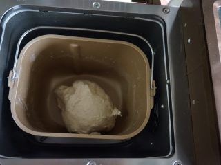 4、黑豆红枣豆浆小餐包,第一次和面结束