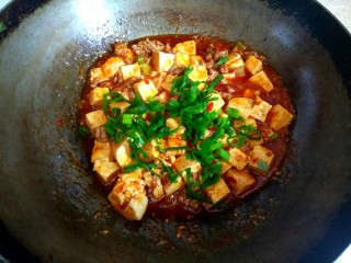 11、香辣肉沫豆腐,撒上葱花
