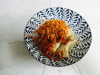 14、虫草花拌金针菇,放入虫草花