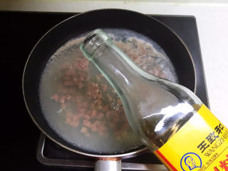 5、健脾养胃粥,加入料酒，水烧开后焯水2分钟