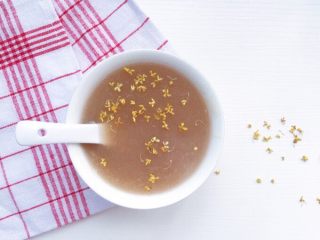 11、桂花雪梨莲藕羹,大人喝的话可以稍微添加一些干桂花 扑鼻而来的清香