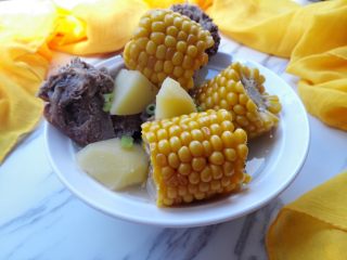 11、秋季滋补靓汤——玉米羊肉汤,喜欢其它调味料的，也可以加哦。