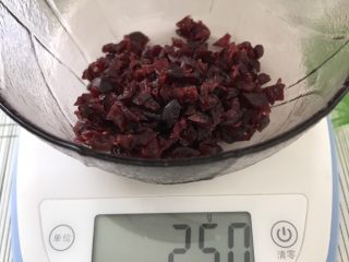 4、红糖花生饼干,蔓越莓干切碎