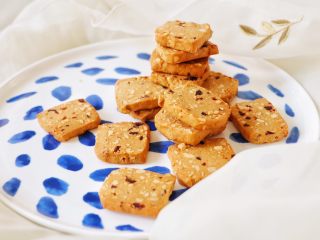 24、红糖花生饼干,拿出烤箱晾凉